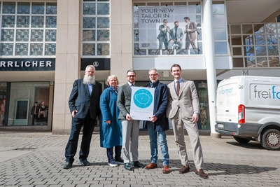 Anmietungs-Fonds bringt House of Mercury in die City (Querformat); Personen v.l.n.r.: Thomas Tiemann (Verwaltungsleiter des pastoralen Raums Dortmund-Mitte), Anja Borrmann (Wirtschaftsförderung), Pablo Bachmann (House of Mercury), Tilmann Insinger (Citymanagement), Felix Würfel (House of Mercury)