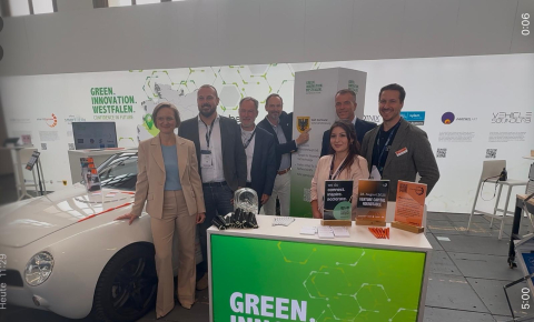 Fr. Brantner besucht den Gemeinschaftsstand