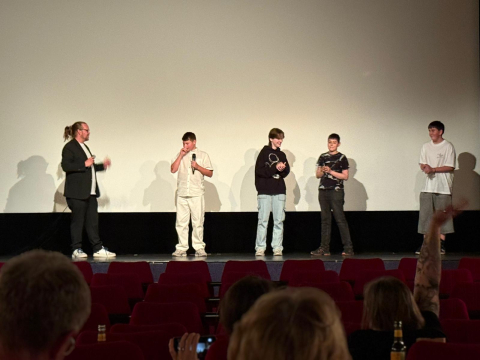 Schüler auf der Bühne